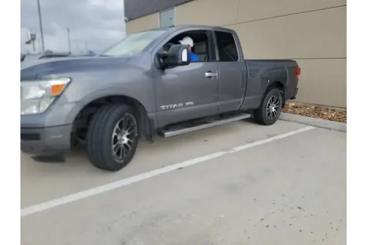 $26988 : Nissan Titan 2020 4x2 SV 4dr image 1