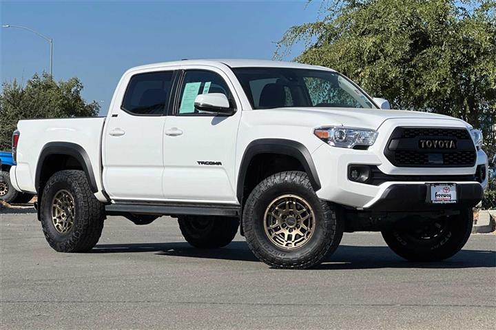 $39850 : Tacoma Trail Edition image 2