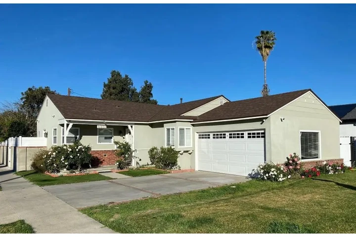 $2400 : 3 Bedroom Home in Gardena image 1