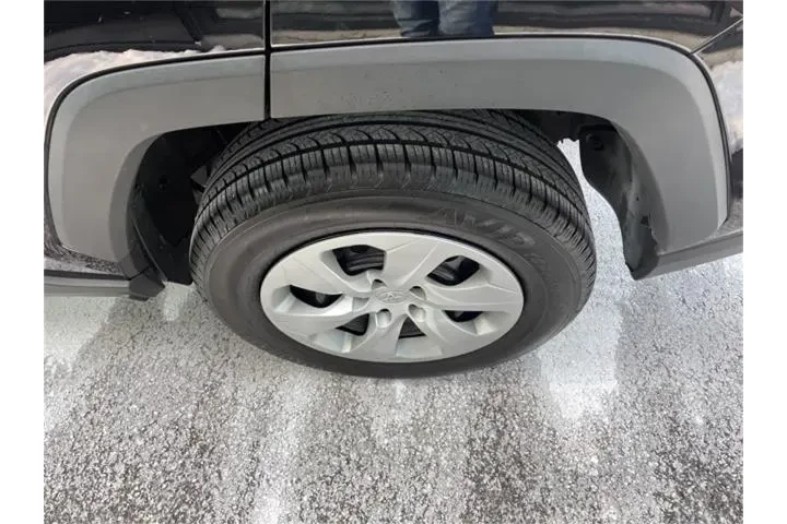 $20300 : Toyota RAV4 2021 AWD LE 4dr image 10