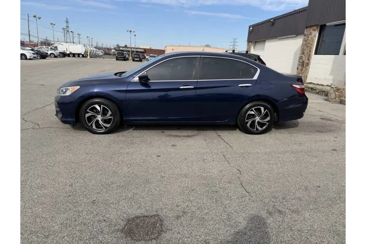 $9450 : 2017 Accord LX image 3