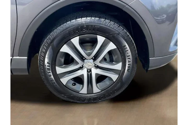 Toyota RAV4 2018 LE 4dr SUV image 6