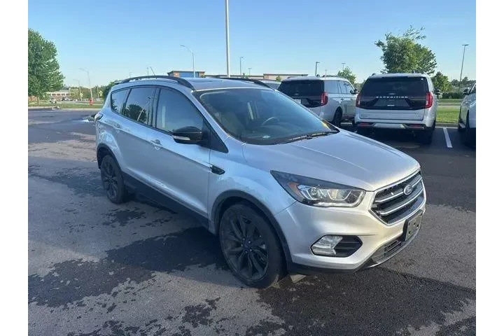 $16500 : Ford Escape 2017 AWD Titaniu image 1