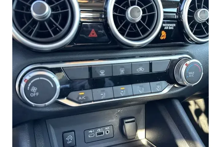 $17649 : Nissan Sentra 2025 SV 4dr Se image 7