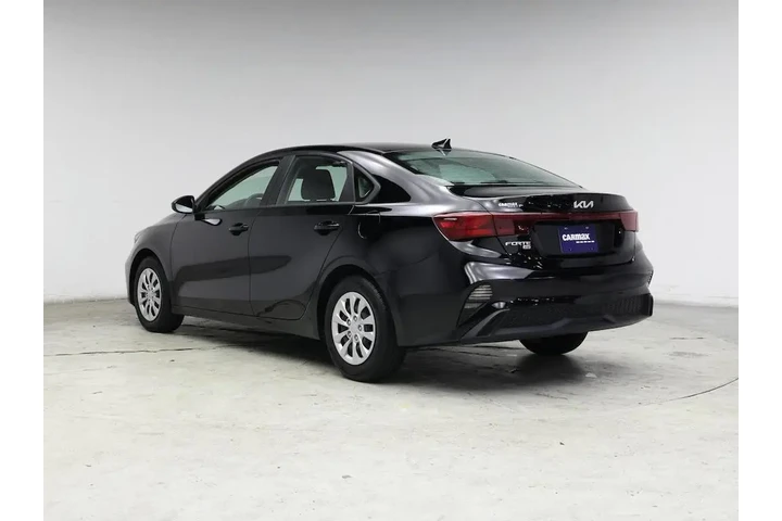 $17998 : Kia Forte 2023 LX 4dr Sedan image 2