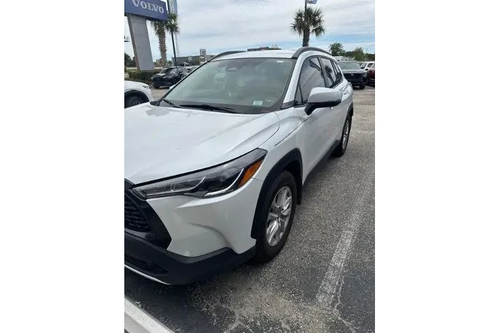 $26992 : Toyota Corolla Cross 2023 LE image 3