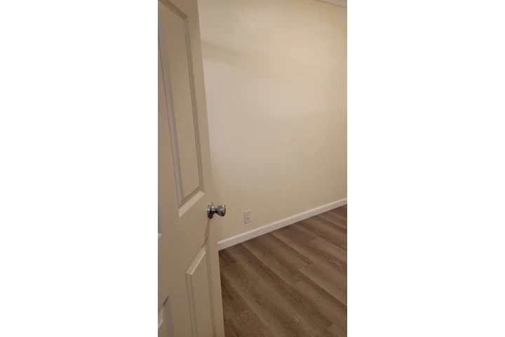 $550 : Se renta cuarto image 1