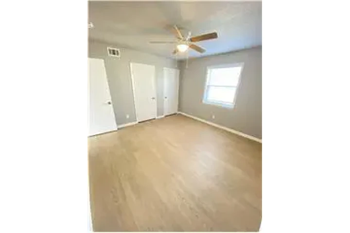 $1200 : Rental property with 2 bedro image 10