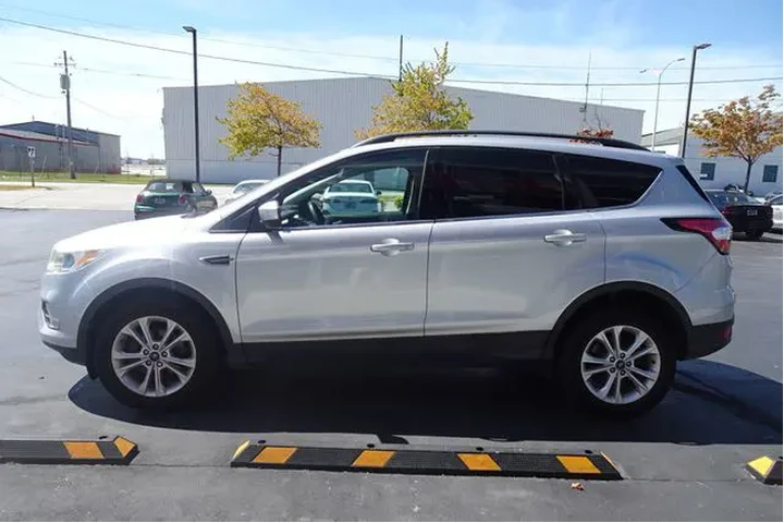 $11999 : 2018 Escape image 5