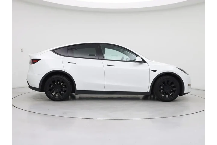 $27998 : Tesla Model Y 2022 AWD Long image 7