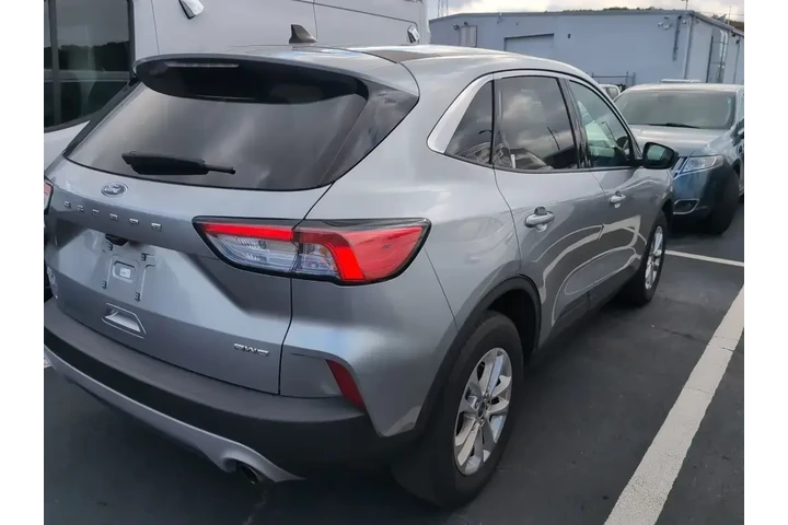 $19890 : Ford Escape 2022 AWD SE 4dr image 3