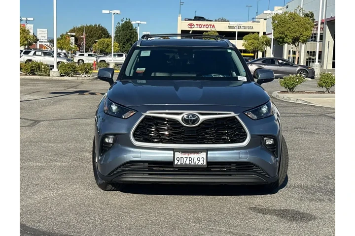 $34850 : Toyota Highlander 2023 LE 4d image 2