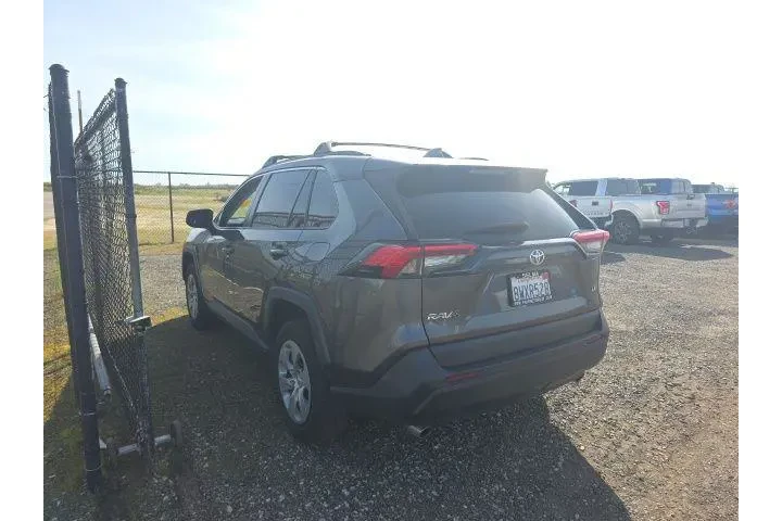 $23900 : Toyota RAV4 2021 LE 4dr SUV image 4