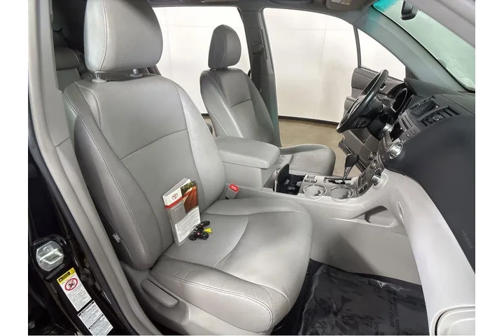 $10500 : 2012 Highlander SE image 5