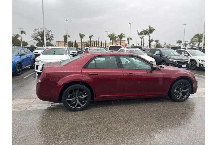 $29498 : Chrysler 300 2023 Touring 4d image 9