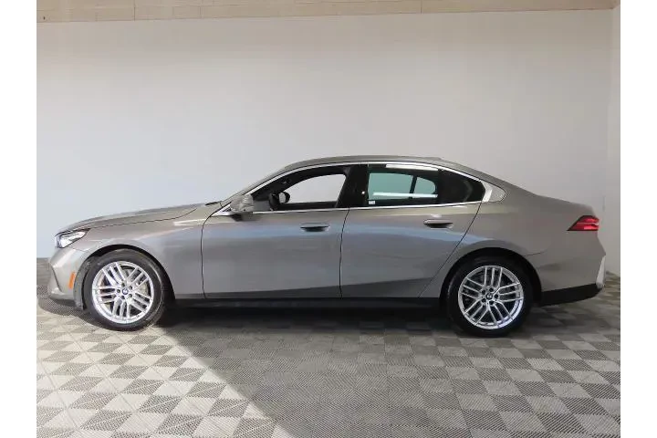 $39995 : BMW 5 Series 2024 AWD 530i x image 8