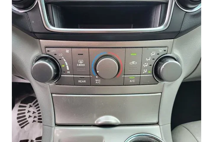 $12000 : Toyota Highlander 2013 Base image 4