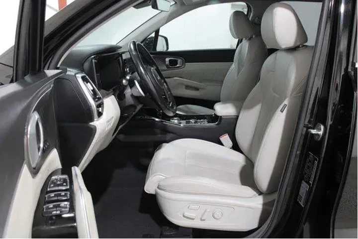 $27892 : Kia Sorento Plug-In Hybrid 2 image 3