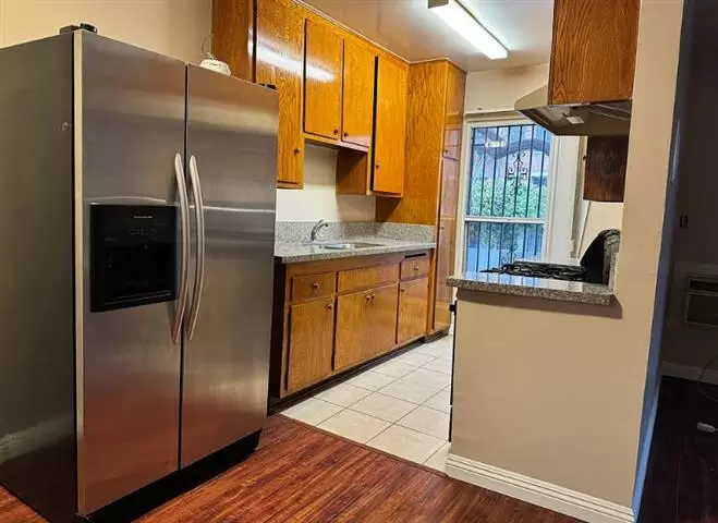 $1450 : 1 bed 1ba Apt in Koreatown image 3