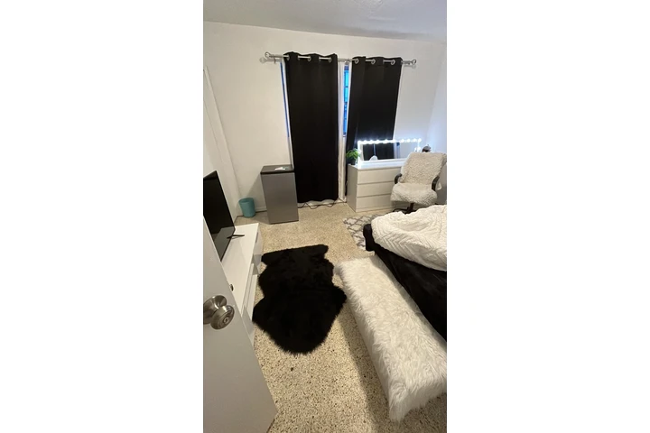 $750 : Habitación en casa de familia image 7