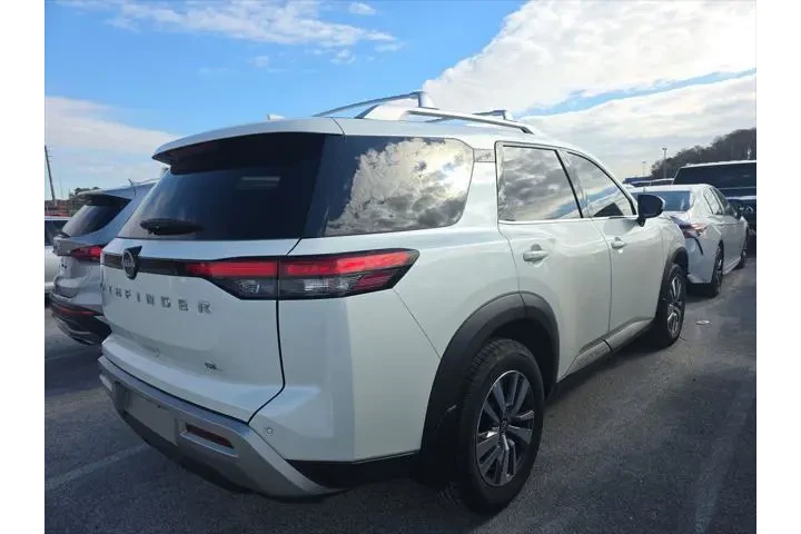 $29990 : Nissan Pathfinder 2024 SL 4d image 2