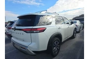 $29990 : Nissan Pathfinder 2024 SL 4d thumbnail