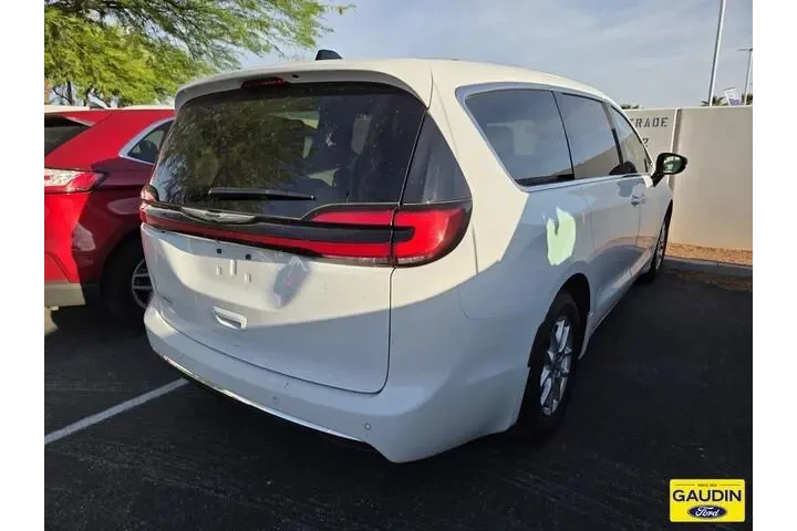 $27888 : Chrysler Pacifica 2024 Touri image 2