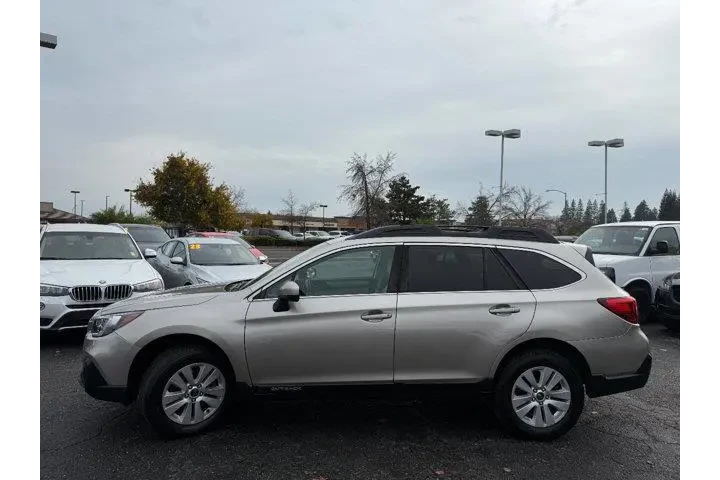 $17462 : Subaru Outback 2018 AWD 2.5i image 4