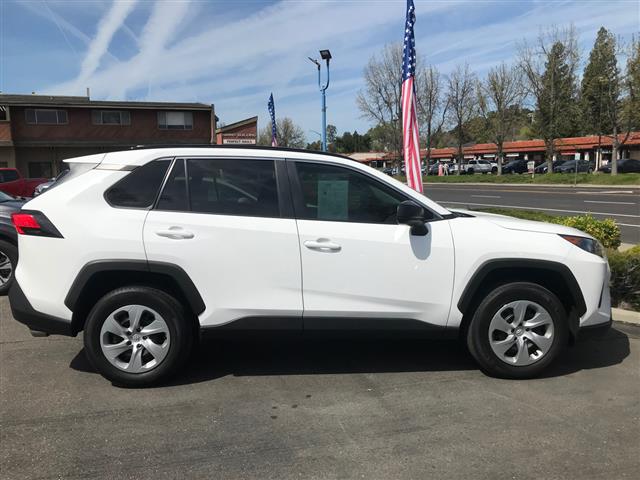 $29995 : 2021 RAV4 LE FWD (Natl) image 3