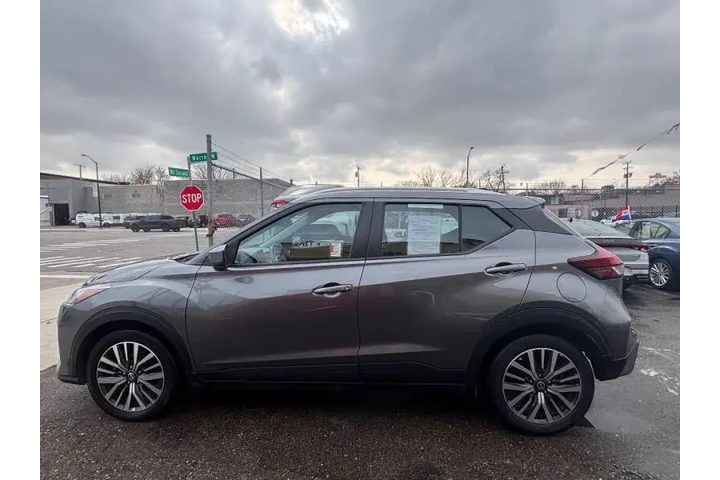 2021 Kicks SV image 5