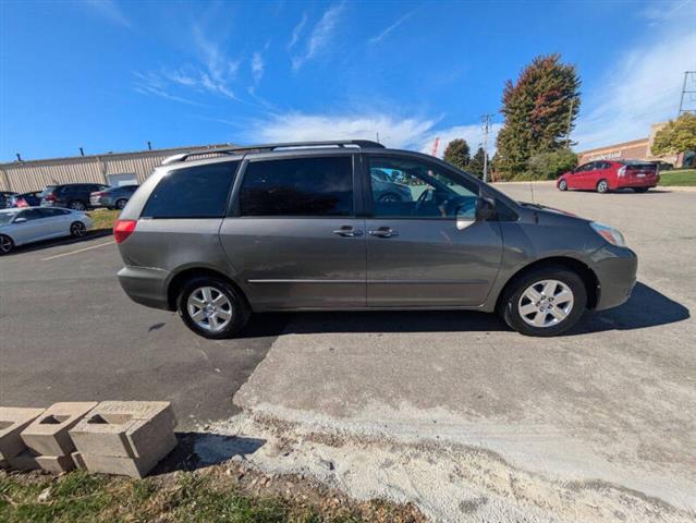 $6990 : 2005 Sienna CE 8 Passenger image 7