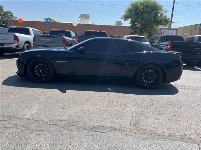 $24088 : 2015 Camaro SS, EXTRA CLEAN, image 2