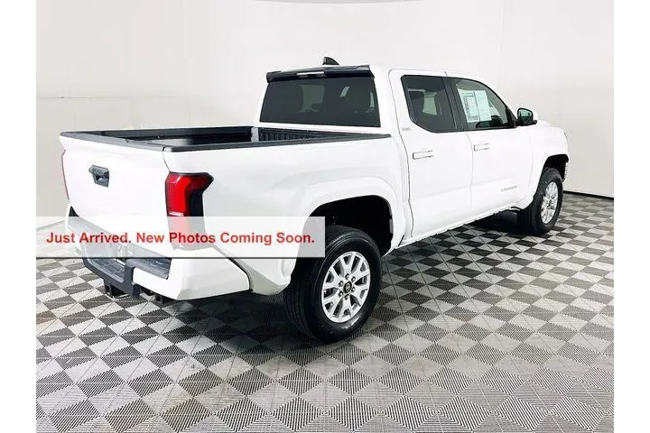 $34500 : Toyota Tacoma 2024 4x2 SR5 4 image 7