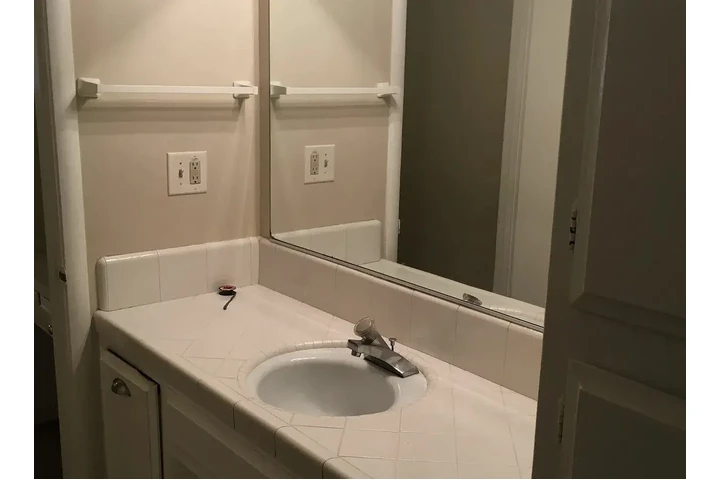 $1450 : 2bed 1bath home with 1000sqft image 8