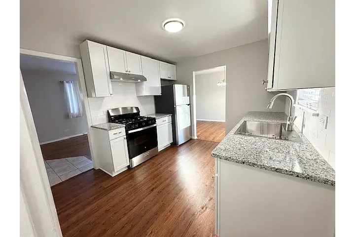 $3200 : Rent image 4