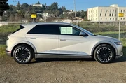 $28990 : Hyundai IONIQ 5 2023 AWD Lim thumbnail