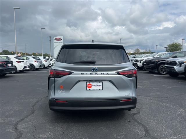 $31546 : PRE-OWNED 2021 TOYOTA SIENNA image 6