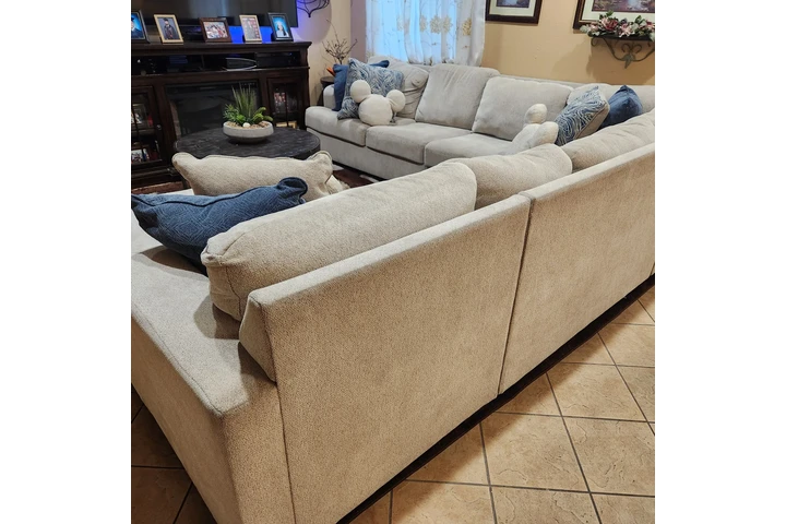 $600 : Comoros sofas image 2