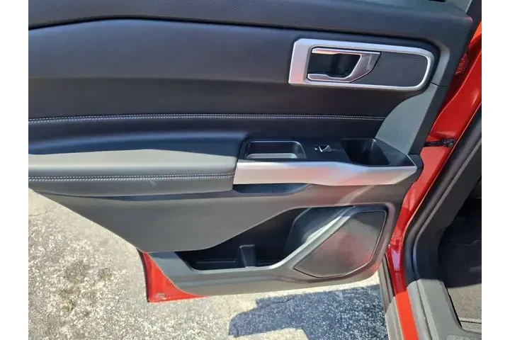 $26990 : Ford Explorer 2024 XLT 4dr S image 8