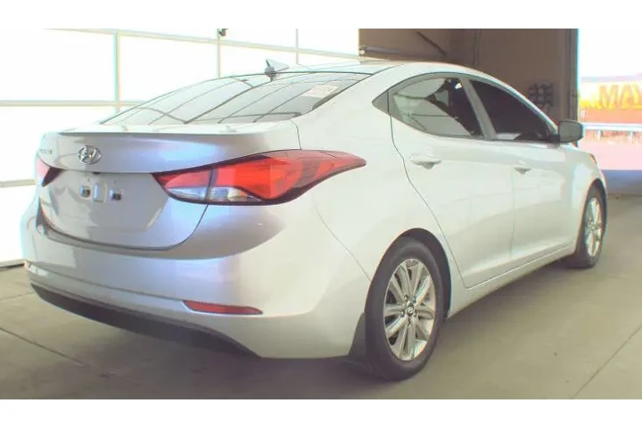 2016 Elantra SE image 6
