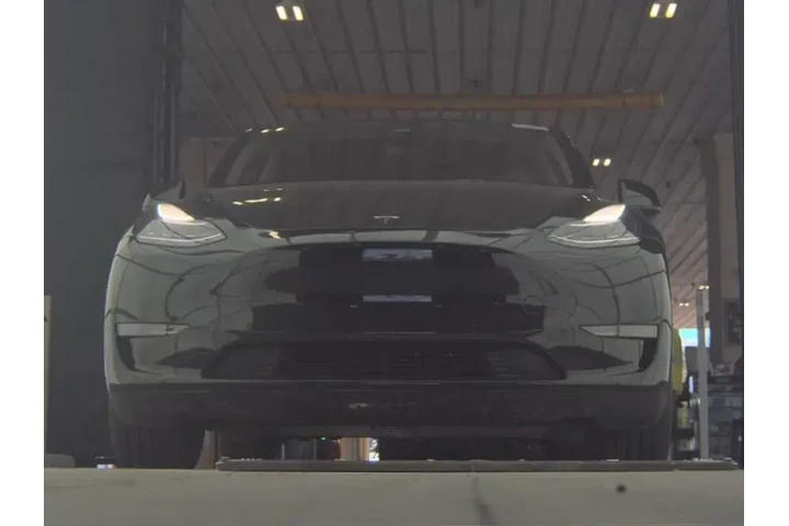 $29490 : Tesla Model Y 2023 AWD 4dr C image 3