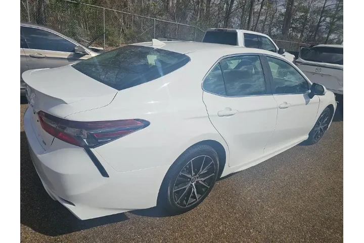 $22299 : Toyota Camry 2024 SE 4dr Sed image 4