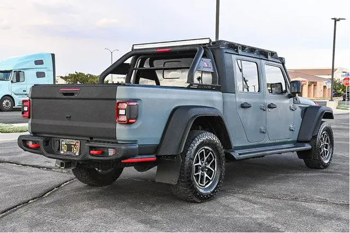Jeep Gladiator 2024 4x4 Rubi image 8