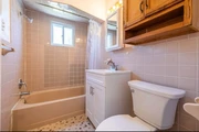 $900 : Nestled in a quiet friendly St thumbnail