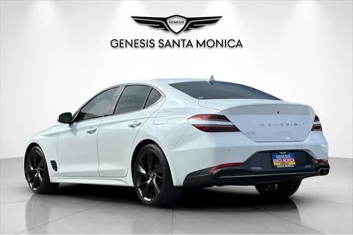 $28998 : Genesis G70 2023 AWD 2.0T 4d image 8