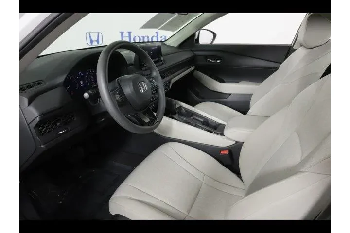 $25875 : Honda Accord 2023 LX 4dr Sed image 9