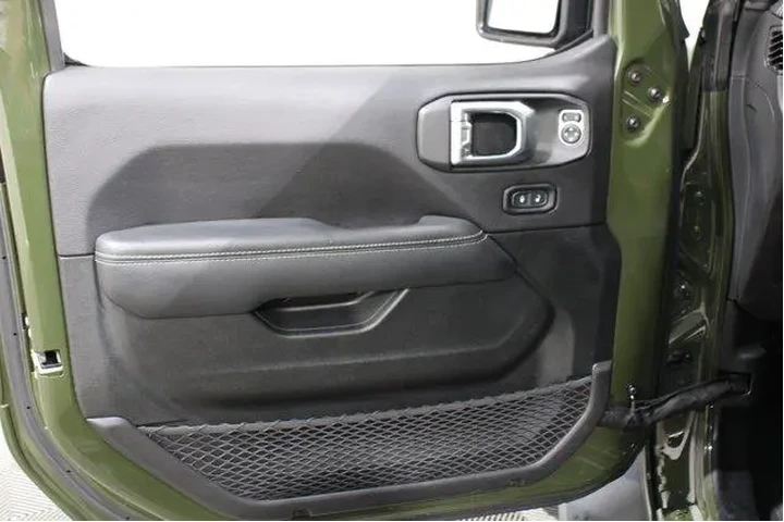 $26920 : Jeep Wrangler Unlimited 2022 image 6