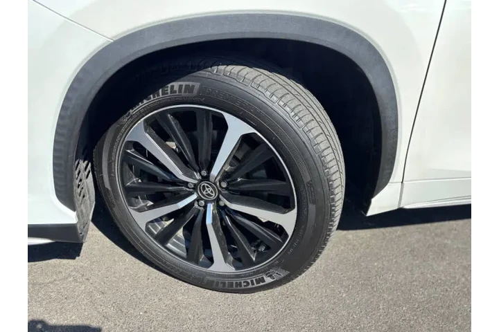 2021 Highlander XSE image 3