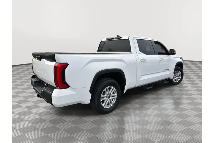 $40992 : 2022 Tundra SR5 image 8