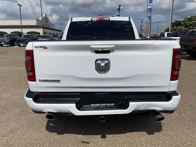 $33988 : 2020 RAM 1500 Laramie image 2